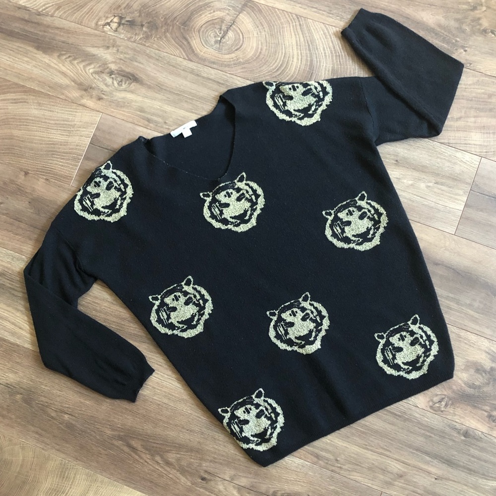 3/$15 V-Neck Sweater w/ Gold Tigers!!